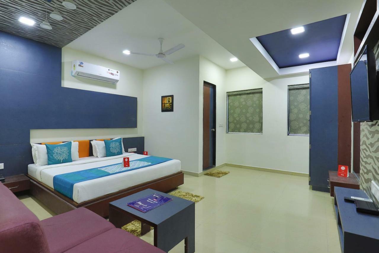 Oyo 9238 Hotel Meet Palace Naroda エクステリア 写真
