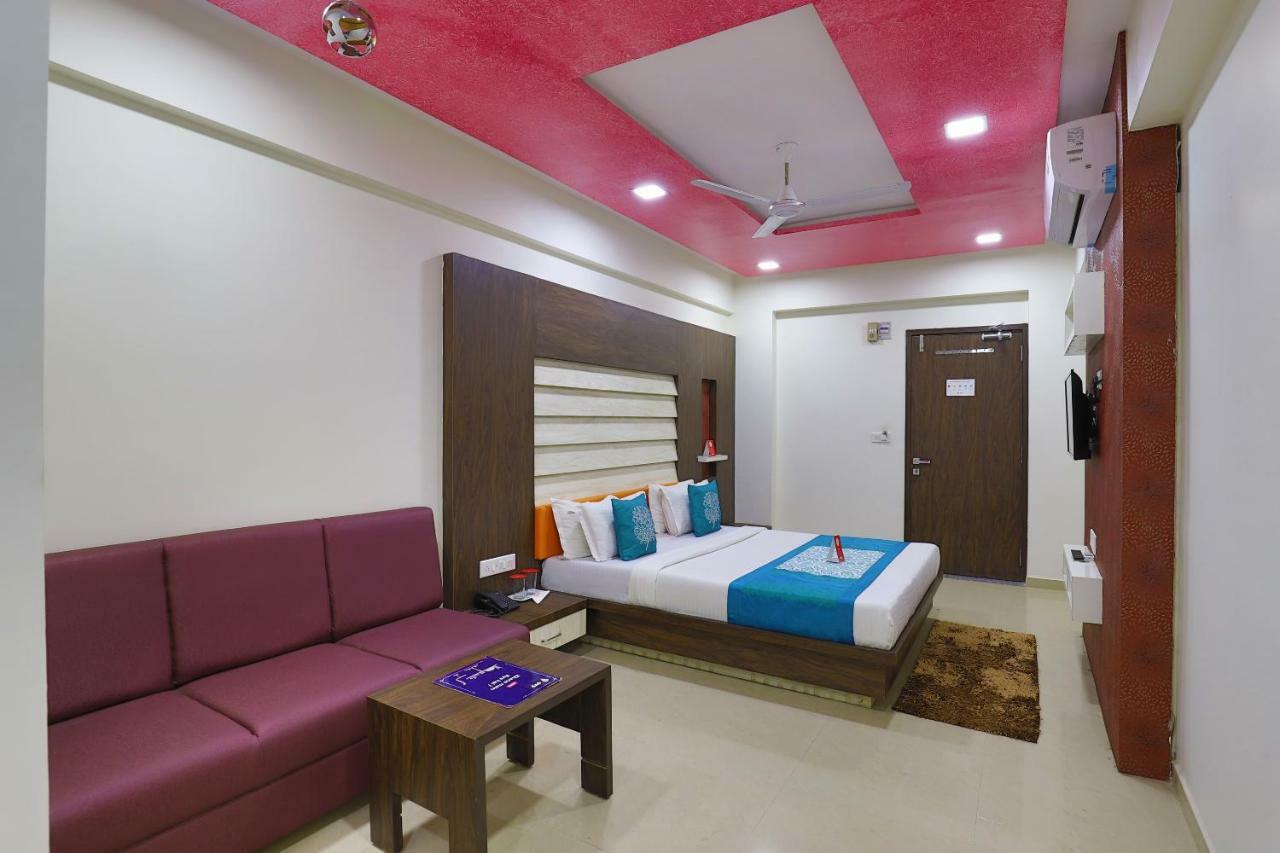 Oyo 9238 Hotel Meet Palace Naroda エクステリア 写真