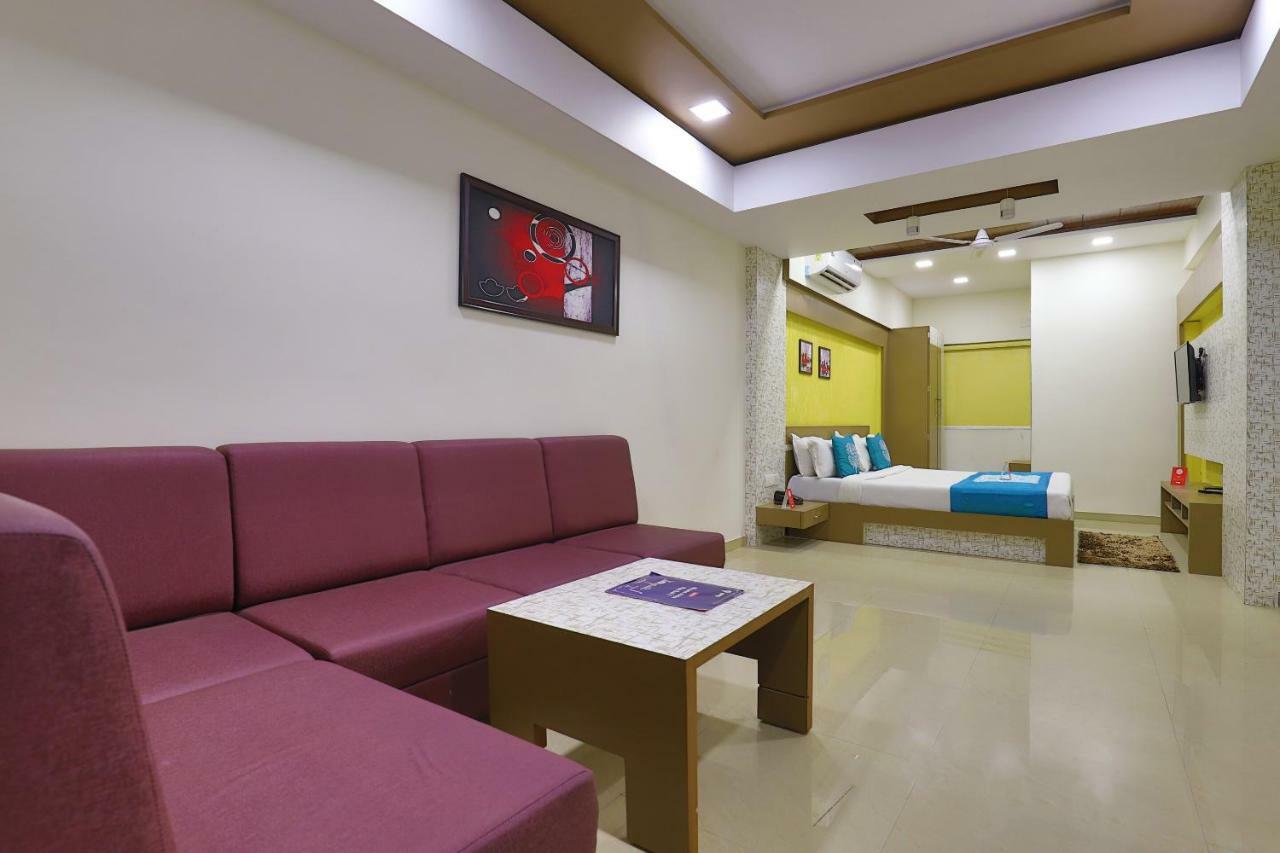 Oyo 9238 Hotel Meet Palace Naroda エクステリア 写真