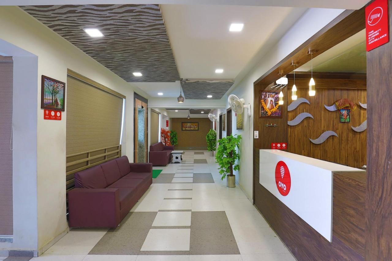 Oyo 9238 Hotel Meet Palace Naroda エクステリア 写真