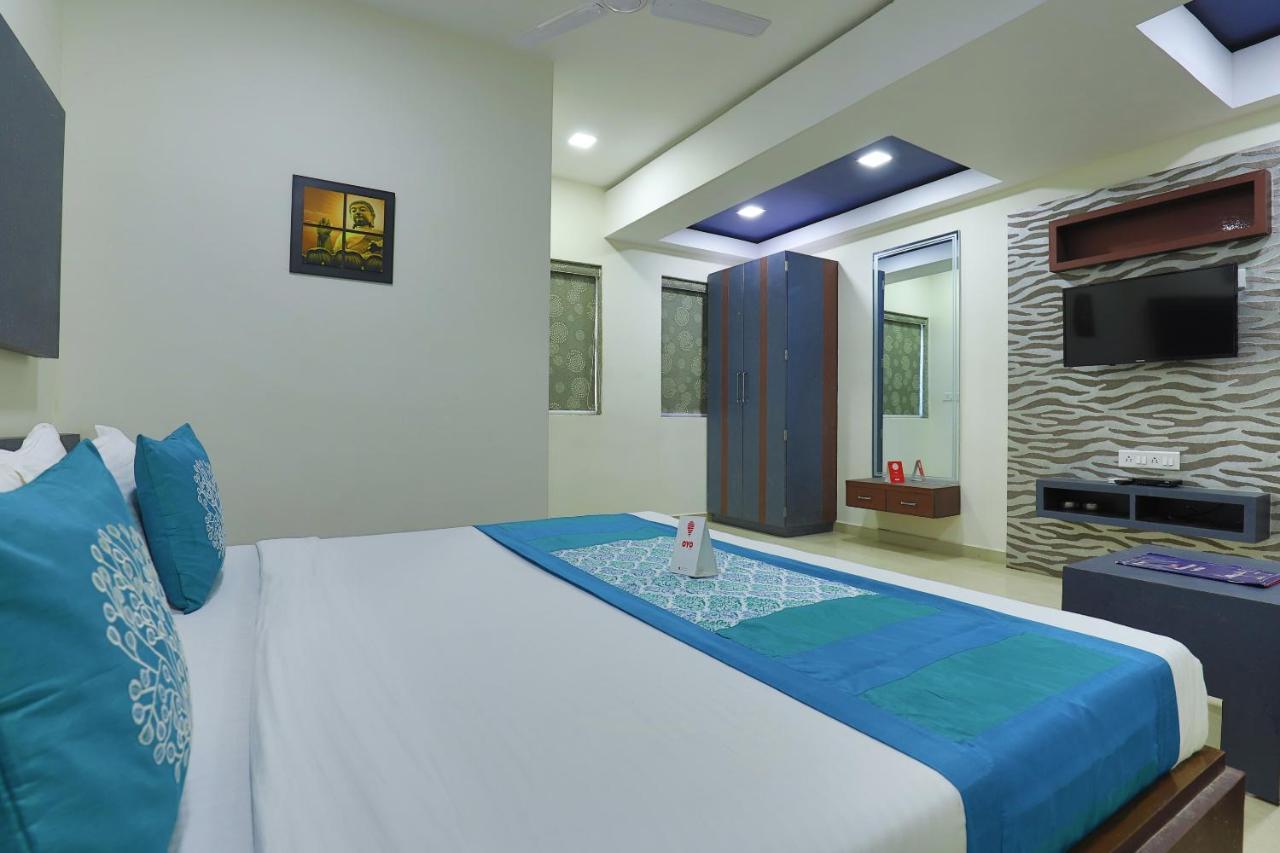 Oyo 9238 Hotel Meet Palace Naroda エクステリア 写真