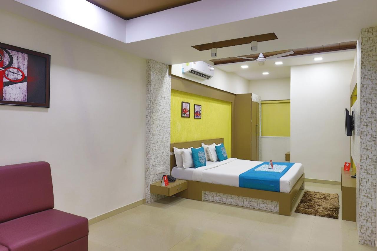 Oyo 9238 Hotel Meet Palace Naroda エクステリア 写真