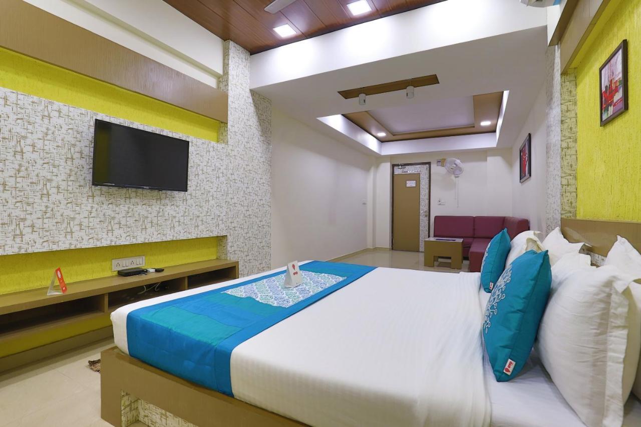 Oyo 9238 Hotel Meet Palace Naroda エクステリア 写真