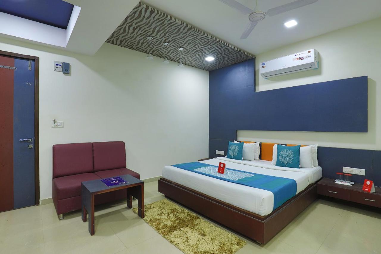 Oyo 9238 Hotel Meet Palace Naroda エクステリア 写真