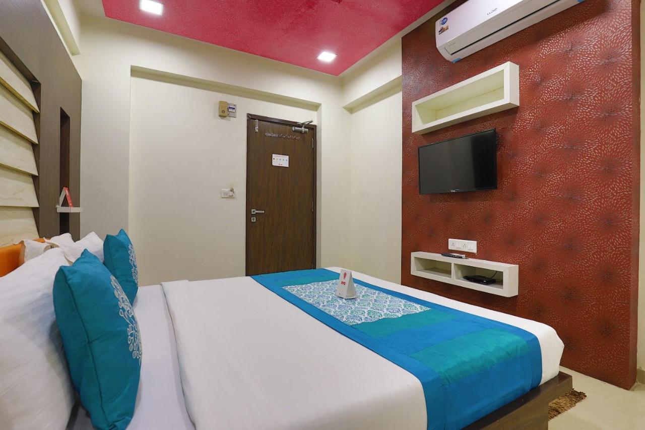 Oyo 9238 Hotel Meet Palace Naroda エクステリア 写真