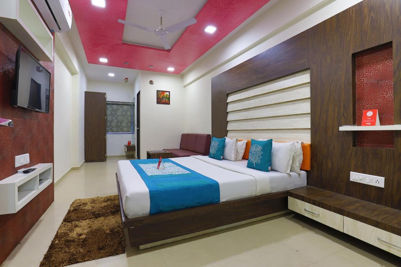 Oyo 9238 Hotel Meet Palace Naroda エクステリア 写真